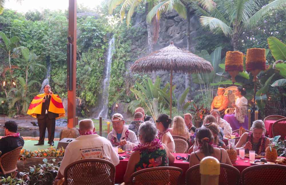 polynesian cultural center luau